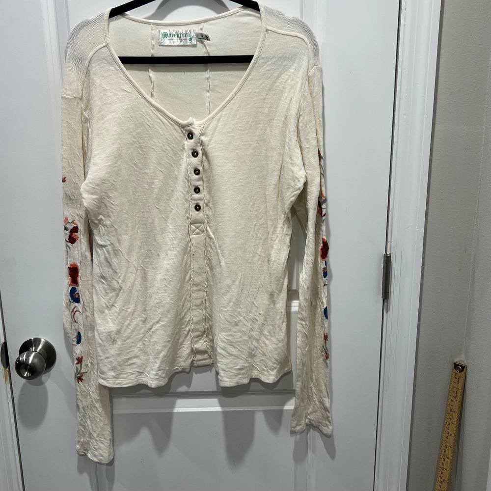 Aventura Womens Henley Top Floral Embroidered Sleeves Cream Large